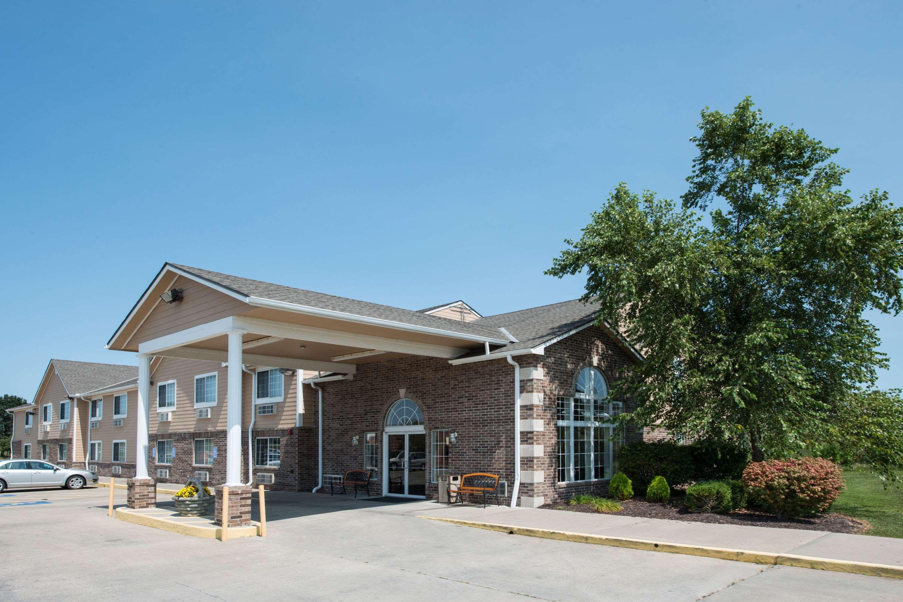Super 8 By Wyndham Richmond Hotel Exterior photo